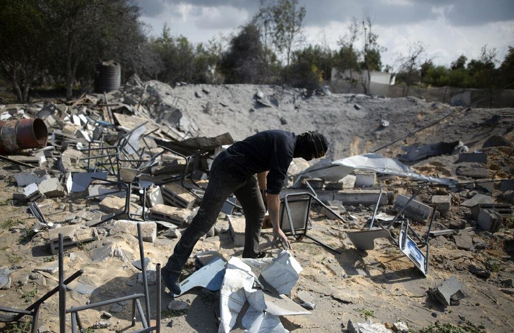 Gaza militants resume their intense bombardment of southern Israel