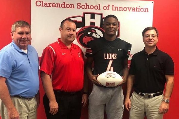 2022 athlete Quincey McAdoo was named Player of the Week after the McCory game.