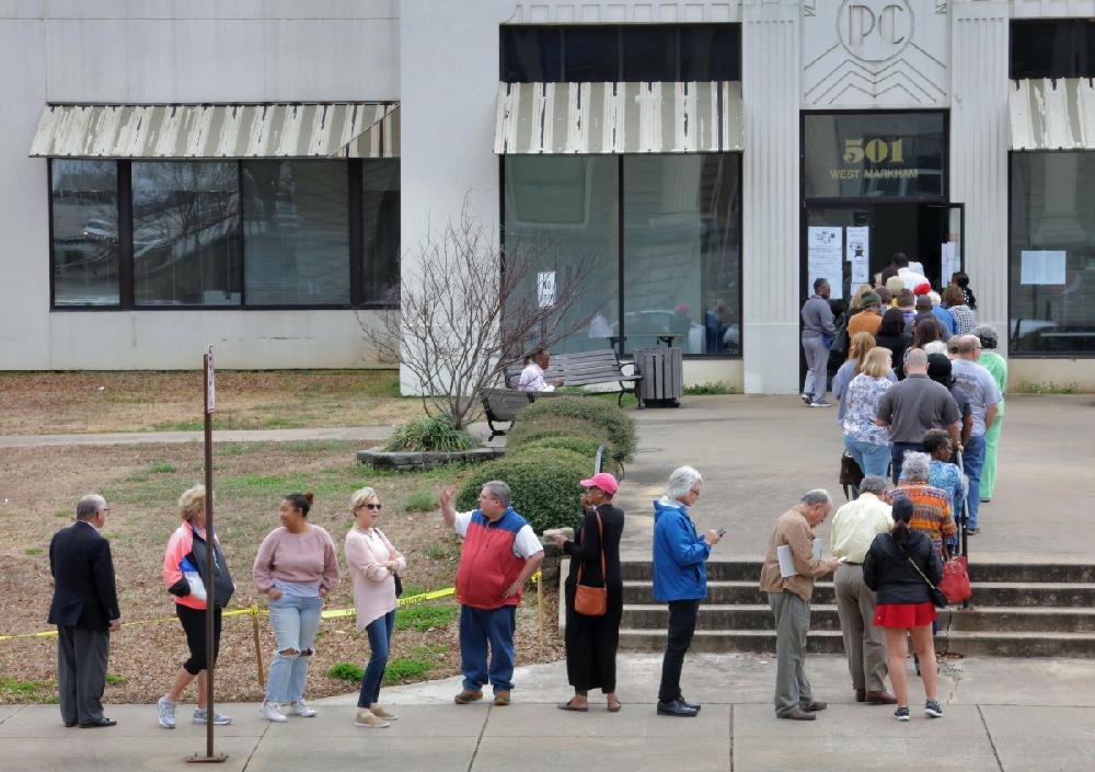 Arkansas voters to cast ballots today in primary judicial contests