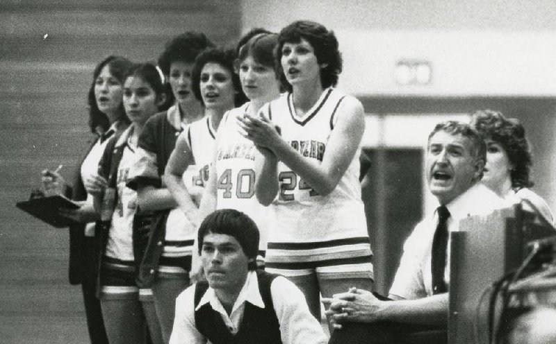 Ron Marvel (right) coaches the University of Central Arkansas women’s basketball team from the bench in 1983. Marvel, who was 489-207 in 24 seasons as UCA’s coach, will be inducted into the Arkansas Sports Hall of Fame on Friday night.
(Democrat-Gazette file photo)