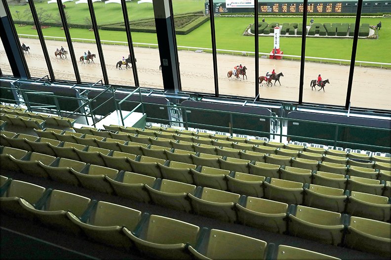 Oaklawn to allow 'limited number' of fans during race meet Hot
