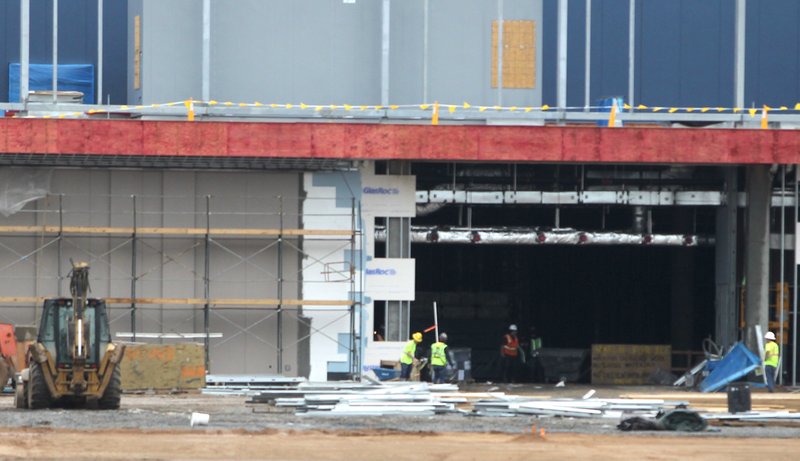 Construction continues Thursday at Saracen Casino Resort in Pine Bluff, despite the mandatory closing of operations at Saracen Casino Annex and Q-Store.
(Arkansas Democrat-Gazette/Dale Ellis