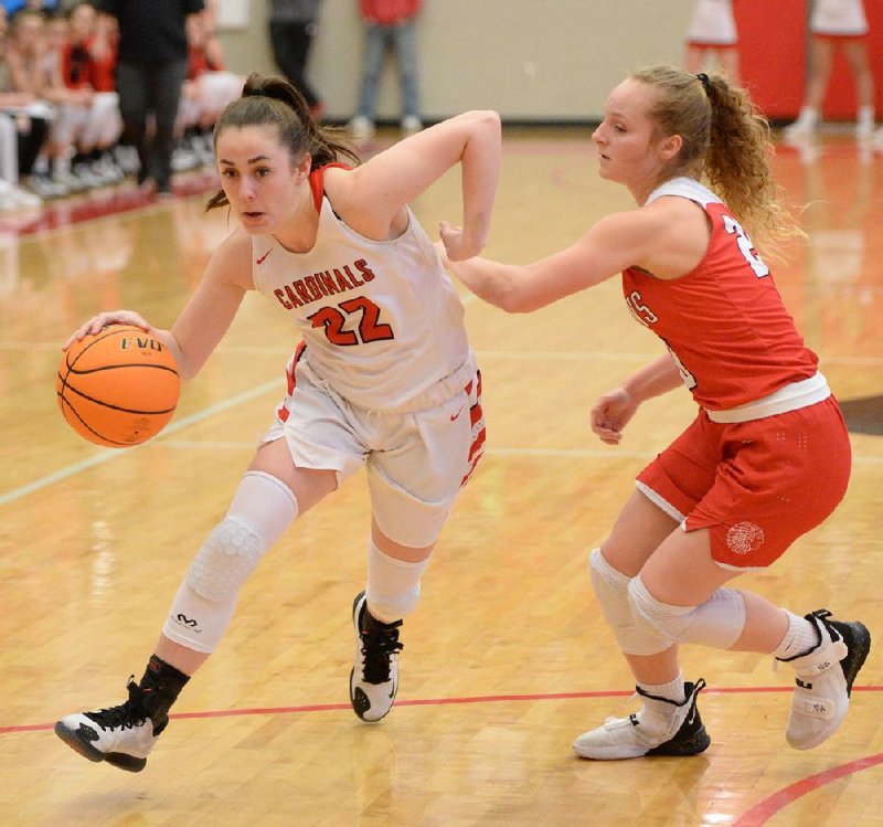 Makenna Vanzant drives past a Pocahontas defender during the Class 4A state tournament at Cardinal Arena. Vanzant is a four-year starter who led Farmington to a 32-3 record as a senior.
(NWA Democrat-Gazette/Andy Shupe)