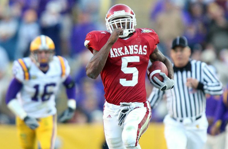 Running back Darren McFadden breaks free for a 73-yard touchdown in the third quarter of  Arkansas’ victory over top-ranked LSU in 2007. McFadden rushed for 206 yards and 3 touchdowns, and he also threw a 24-yard touchdown pass to Peyton Hillis.
(Arkansas Democrat-Gazette/Jeff Mitchell)