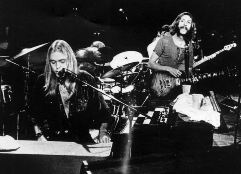 Gregg Allman (left) and Duane Allman of the Allman Brothers Band perform in New York in 1971.
(The New York Times)