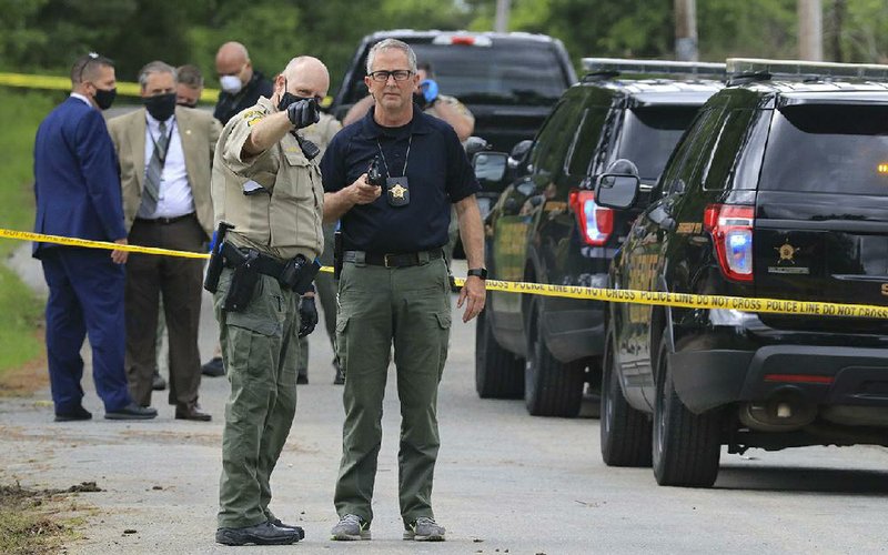 Pulaski County sheriff’s office personnel investigate a homicide Thursday in the 5200 block of Standridge Road in North Little Rock. Sheriff’s office officials said deputies were called to the location around 1:15 p.m., and the victim later died at a hospital.
(Arkansas Democrat-Gazette/Staton Breidenthal)