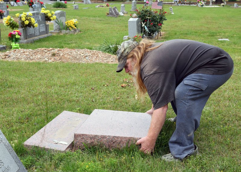 WATCH: Families Say Vandals Damaged Cemetery | Hot Springs Sentinel Record