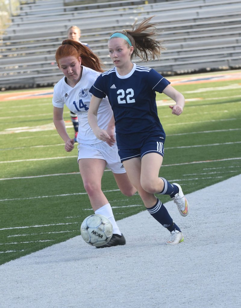 NWA Democrat-Gazette/FLIP PUTTHOFF Pam Seiler (22) was a two-sport standout in basketball and soccer for Rogers Heritage. She finished with 22 goals and 11 assists last season and earned All Arkansas Preps honors.