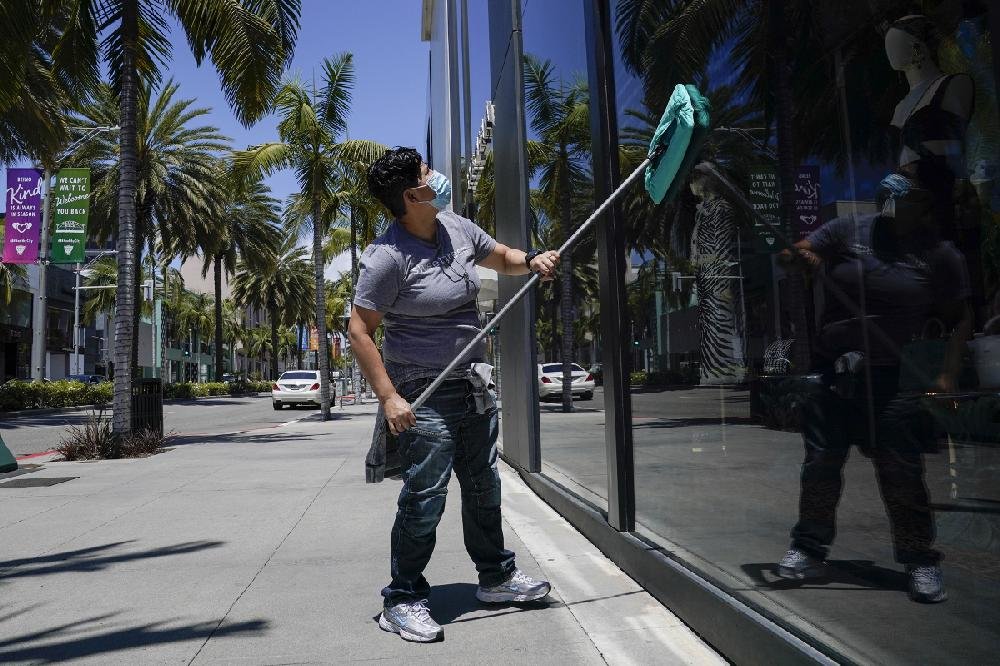 Tourists, high-end shoppers slowly returning to Rodeo Drive