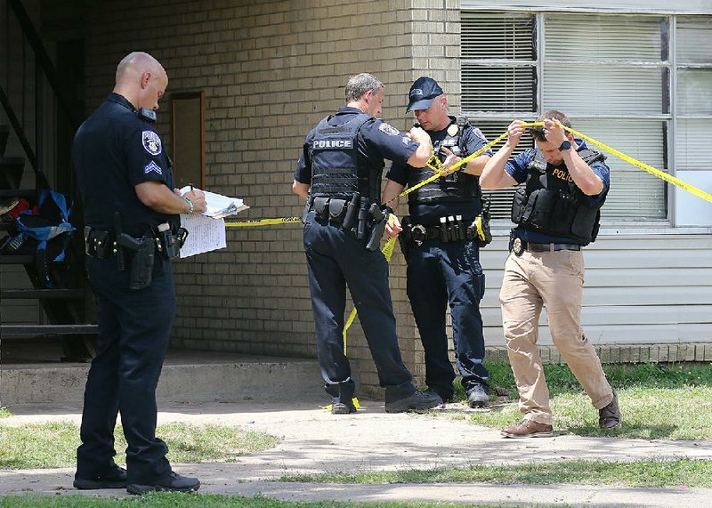 North Little Rock police investigate at the Shorter Gardens Apartments where a 14-year-old boy was found dead of a gunshot wound Thursday. More photos at arkansasonline.com/65shooting/.
(Arkansas Democrat-Gazette/Thomas Metthe)