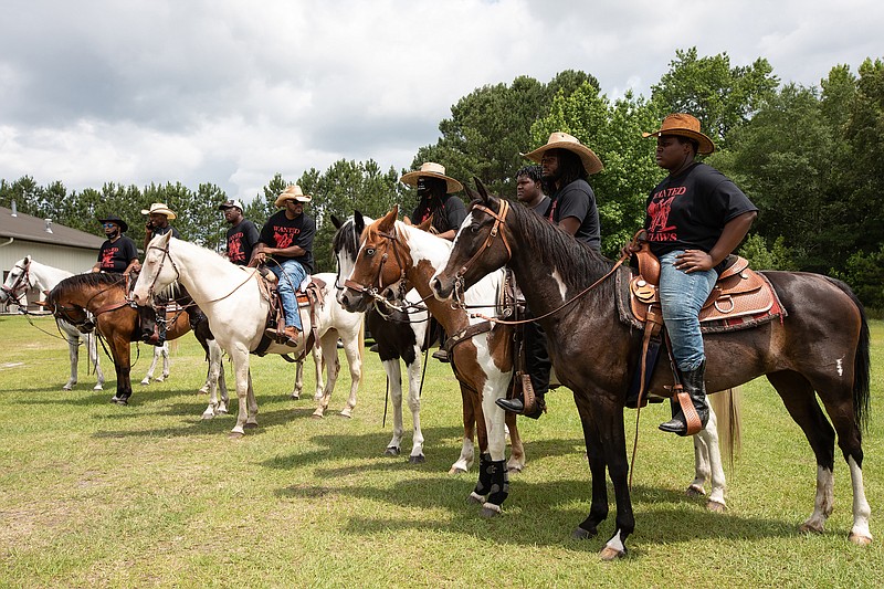 Black Texas Cowboys on Horseback Protest George Floyd's Death in Viral Video