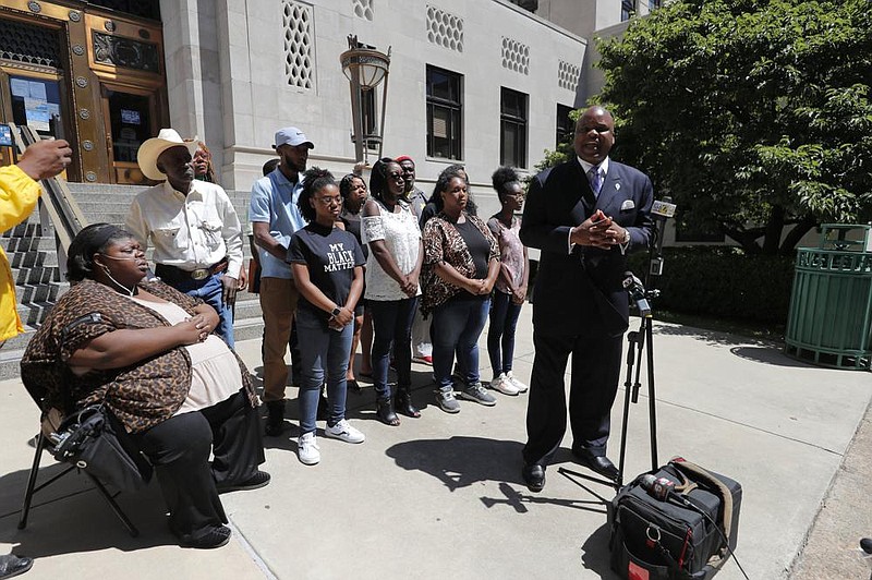 Attorney James Carter, representing the family of Tommie McGlothen Jr., speaks to reporters earlier this week in Shreveport about McGlothen’s death in April while he was in police custody.
(AP/Gerald Herbert)