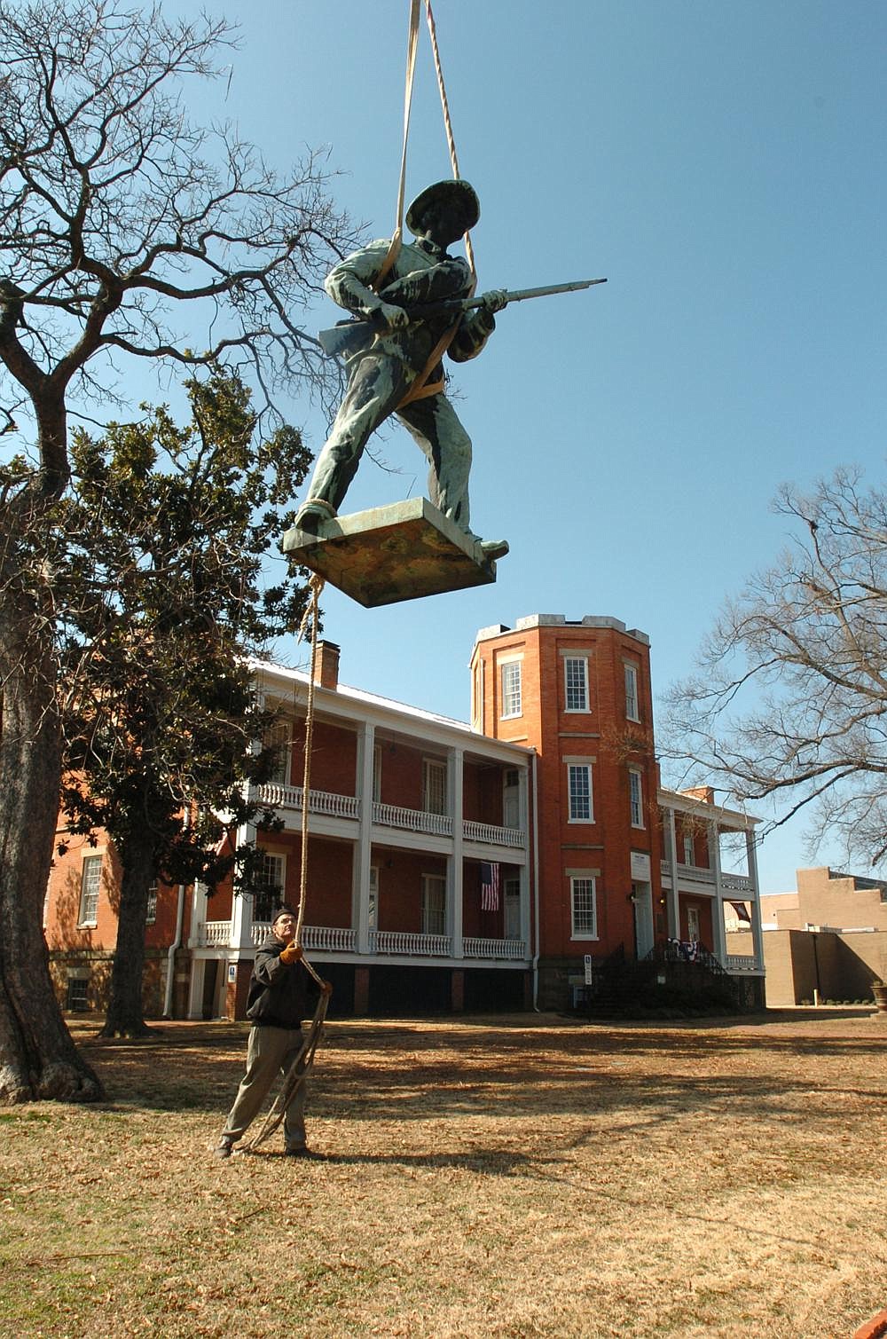 Confederate Monument Removed The Arkansas DemocratGazette Arkansas
