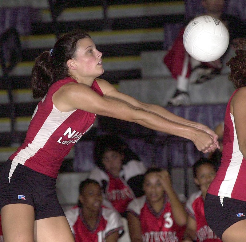 Arkansas Democrat-Gazette/ MICHAEL WOODS

Fort Smith Northside's Kristin Seaton makes a dig during thier game against Fayetteville Thursday night.

10/9/03