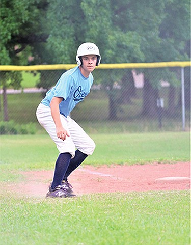 Beth Robertson/Special to the News-Times Hunter Lawrence of the El Dorado Oilers takes a lead down the third-base line during a game earlier this season. The Oilers and El Dorado Drillers will be competing in a tournament in Texarkana this weekend.