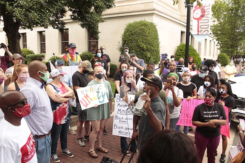 Signatures Gathered At Demonstration To Remove Confederate Monument ...