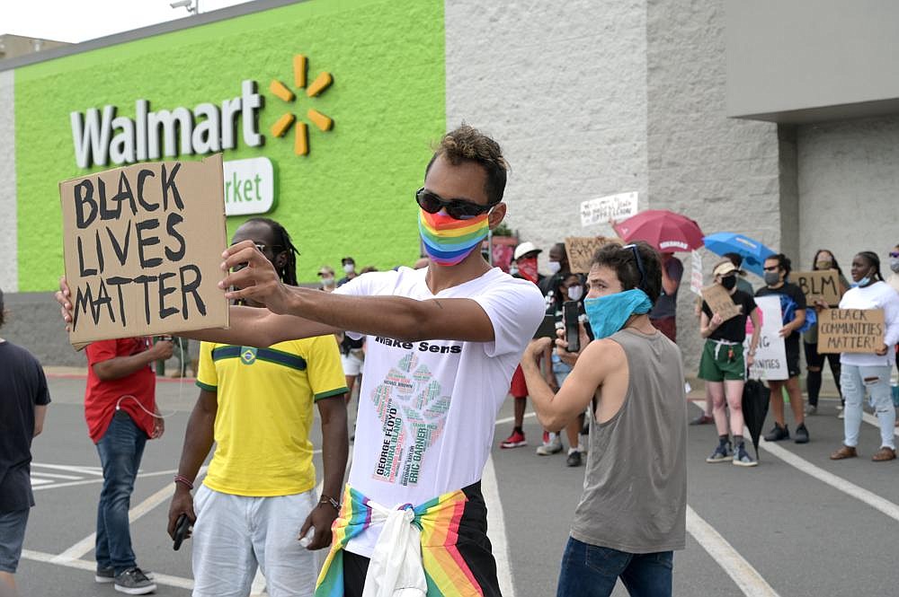 Protest again targets Walmarts; Central Arkansas demonstrators decry ...