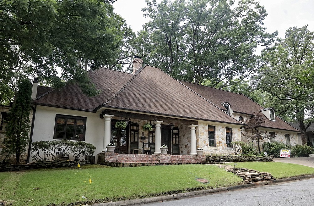 5101 Country Club Boulevard -- Owned by Dorothy J. and John D. Day, this house was sold to Constance K. and Charles W. Smith Jr. and the Charles And Constance Smith Family Trust for $1,325,000.