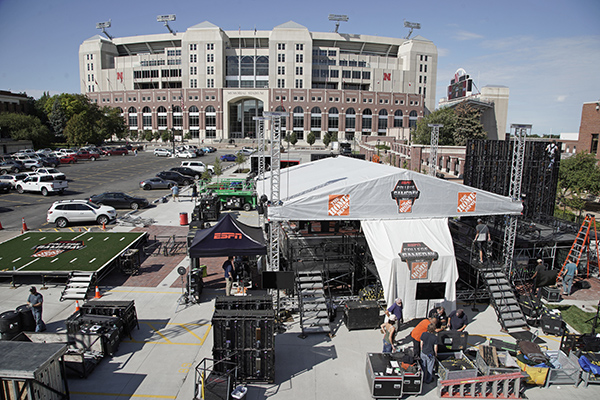 Inside ESPN College GameDay's Times Square broadcast - Sports Illustrated