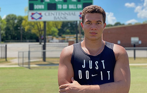 Greenland defensive end JJ Hollingsworth was the first player to commit to Arkansas' football recruiting class of 2022.