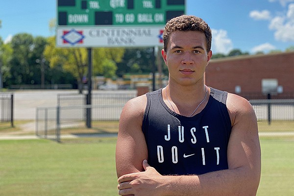 Greenland defensive end JJ Hollingsworth was the first player to commit to Arkansas' football recruiting class of 2022. 
