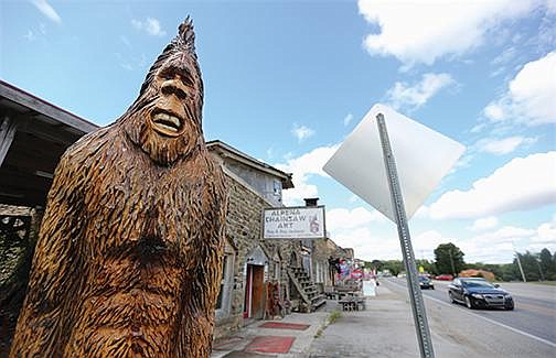 A large chain saw art piece sits Thursday outside a shop in down- town Alpena. A petition drive is underway to oust the town’s mayor. (NWA Democrat-Gazette/David Gottschalk) 
