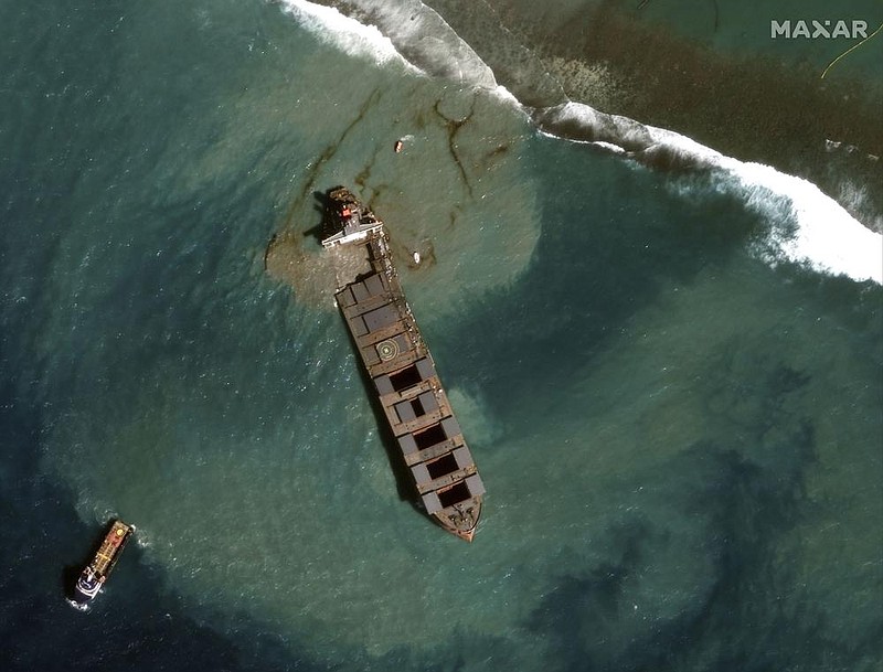 This satellite image provided Tuesday by 2020 Maxar Technologies shows the MV Wakashio still spread- ing fuel into the Mahebourg Lagoon. (AP/2020 Maxar Technologies) 
