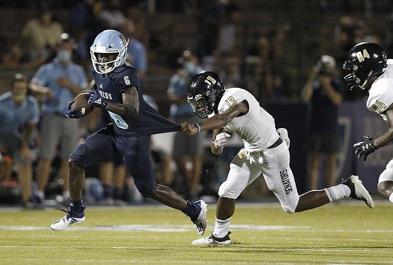 Pulaski Academy running back Joe Himon (left) slips away from Joe T. Robinson safety Devon White during the third quarter of the Bruins’ 48-35 victory over the Senators on Friday. More photos are available at arkansasonline.com/829pavsrobinson/.
(Arkansas Democrat-Gazette/Thomas Metthe)