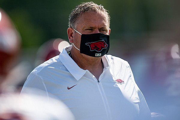 Sam Pittman looks at his team during a practice on August 25, 2020. Photo courtesy Arkansas athletics.