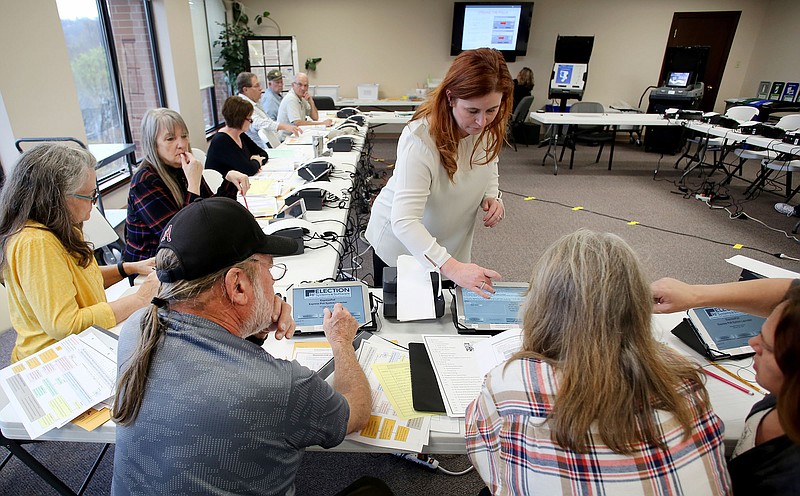 Jennifer Price (center), Washington County election coordinator, trains poll workers and supervisors Tuesday, April 3, 2018, on the use of the poll book tablet at the Washington County Courthouse in Fayetteville. (NWA Democrat-Gazette/DAVID GOTTSCHALK)