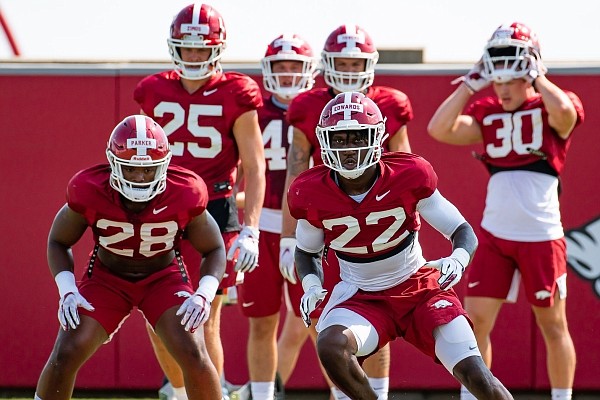 Arkansas linebackers Deon Edwards and Andrew Parker run through a drill during a preseason practice on Sept. 7, 2020.