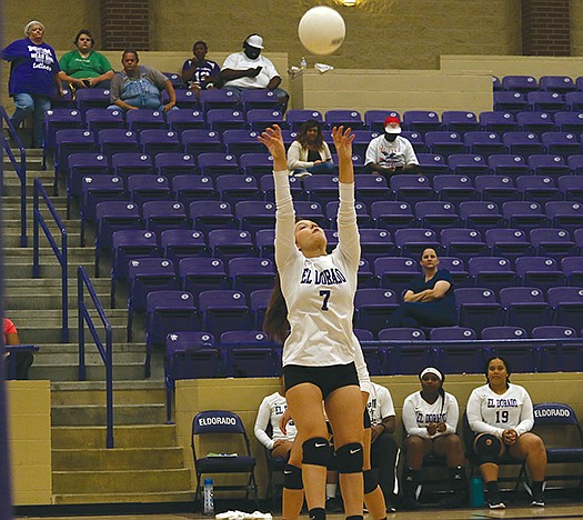 Siandhara Bonnet/News-Times El Dorado’s Alex Pepper runs a set during the Lady Wildcats’ match against Hot Springs Lakeside at Wildcat Arena during the 2019 season. El Dorado fell to Hot Springs on Thursday.