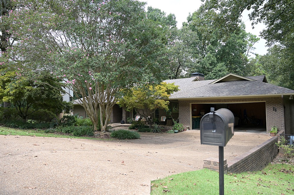 28 Inverness Circle — Owned by Teri and Cade Cox, this house was sold to Kelly Hair and Brooks Coleman for $500,000.