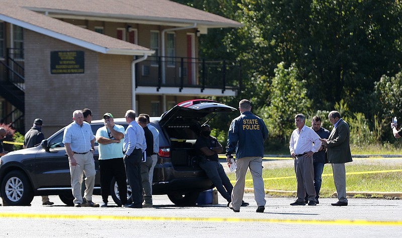 State and federal law enforcement officers investigate an officer-involved shooting on Monday, Oct. 5, 2020, outside the Econo Lodge motel in Pine Bluff. One Pine Bluff Police officer officer died another was injured in the incident. (Arkansas Democrat-Gazette/Thomas Metthe)