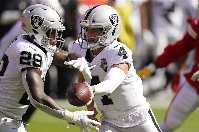 Carr, Raiders snap skid vs. Super Bowl champs