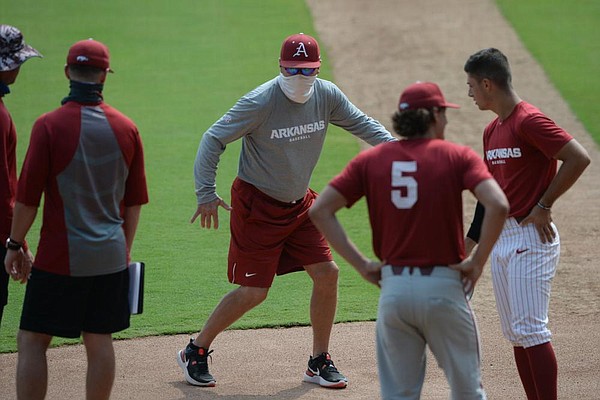 Arkansas baseball Coach Dave Van Horn demonstrates a technique to his players during practice last
week in Fayetteville. The Razorbacks will wrap up fall practice with their annual intrasquad World
Series, which starts today.
(NWA Democrat-Gazette/Andy Shupe)