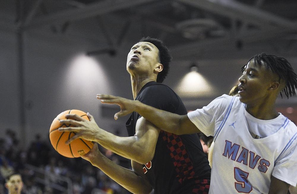 Jaylin Williams (left) averaged 18.7 points, 12.2 rebounds, 2.7 assists and 2.5 blocked shots per game as a senior at Fort Smith Northside last season. New University of Arkansas teammate Moses Moody said Williams has “been really solid” in practice. “He’s knocking down shots, getting rebounds, setting great picks. … He’s been productive, you could definitely say,” Moody said.
(NWA Democrat-Gazette/Charlie Kaijo)