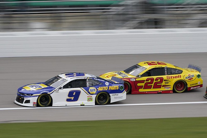 Chase Elliott (9) starts today’s NASCAR Cup Series race at Texas Motor Speedway just below the cut line for the top four that will race for the title next month, even though he sits fourth in the points standings.
(AP/Orlin Wagner)