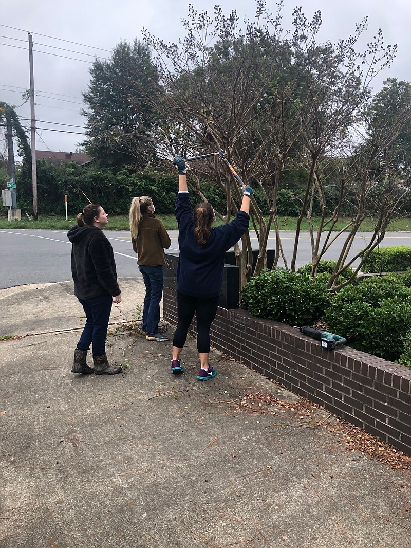 Volunteers from the El Dorado Kiwanis Club and South Arkansas Arts Center worked together Saturday to clean up SAAC grounds as part of the Kiwanis Club’s annual Kiwanis One Day of service. (Contributed)