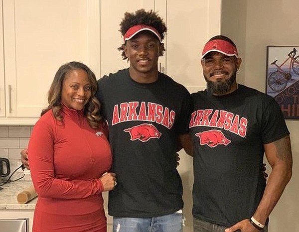 4-star Chance Moore inks with Hogs | Whole Hog Sports