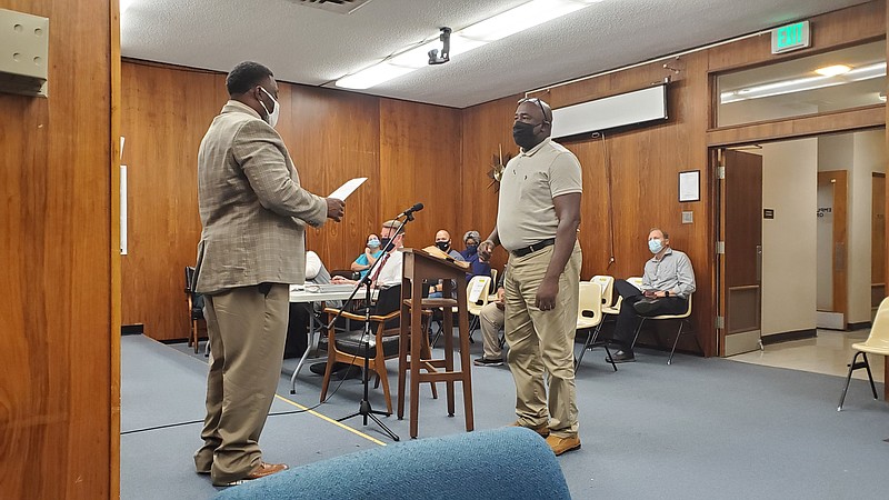 Photo by Bradly Gill: Camden Mayor Julian Lott swears in Willie McCoy as Alderman for Ward 2, Position 2 at Tuesay night’s Camden City Council meeting.
story.lead_photo.caption