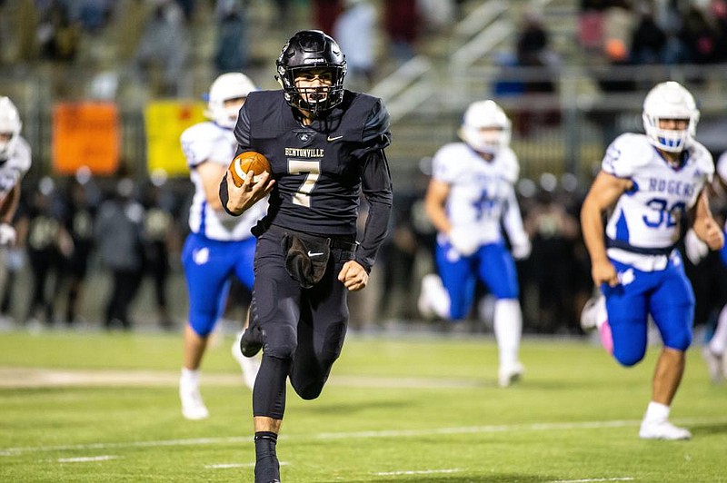 Quarterback Andrew Edwards and the Bentonville Tigers have won the past three meetings against the Cabot Panthers, including a 31-6 victory in a 2017 Class 7A state quarterfinal game.
(NWA Democrat-Gazette file photo)