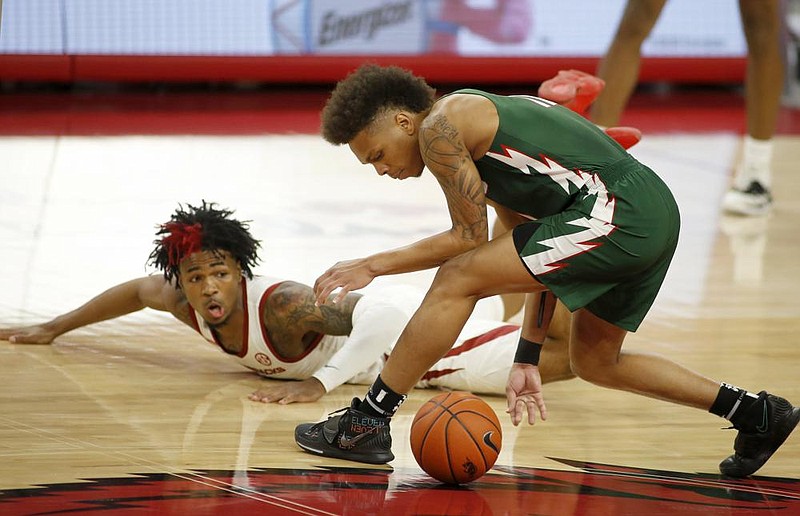 Arkansas’ Desi Sills (left) dives after a loose ball in front of Mississippi Valley State’s Terry Collins during Wednesday night’s game.
(NWA Democrat-Gazette/David Gottschalk)