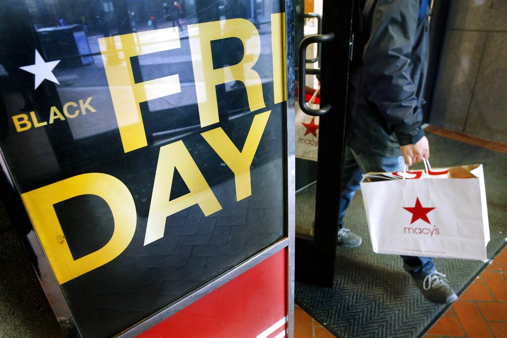 Scams lurk online, shoppers advised