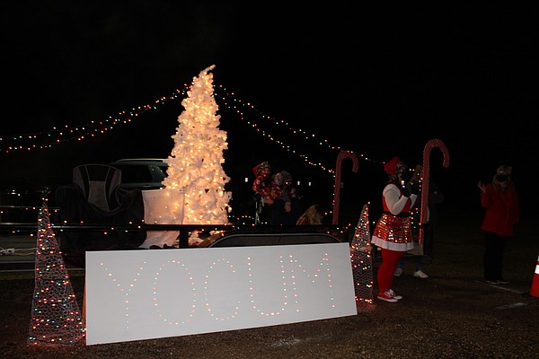 Christmas parade draws out lots of local residents