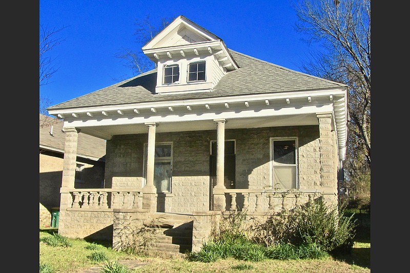 The house at 1519 Welch St. has round and square pillars. (Special to the Democrat-Gazette/Marcia Schnedler)