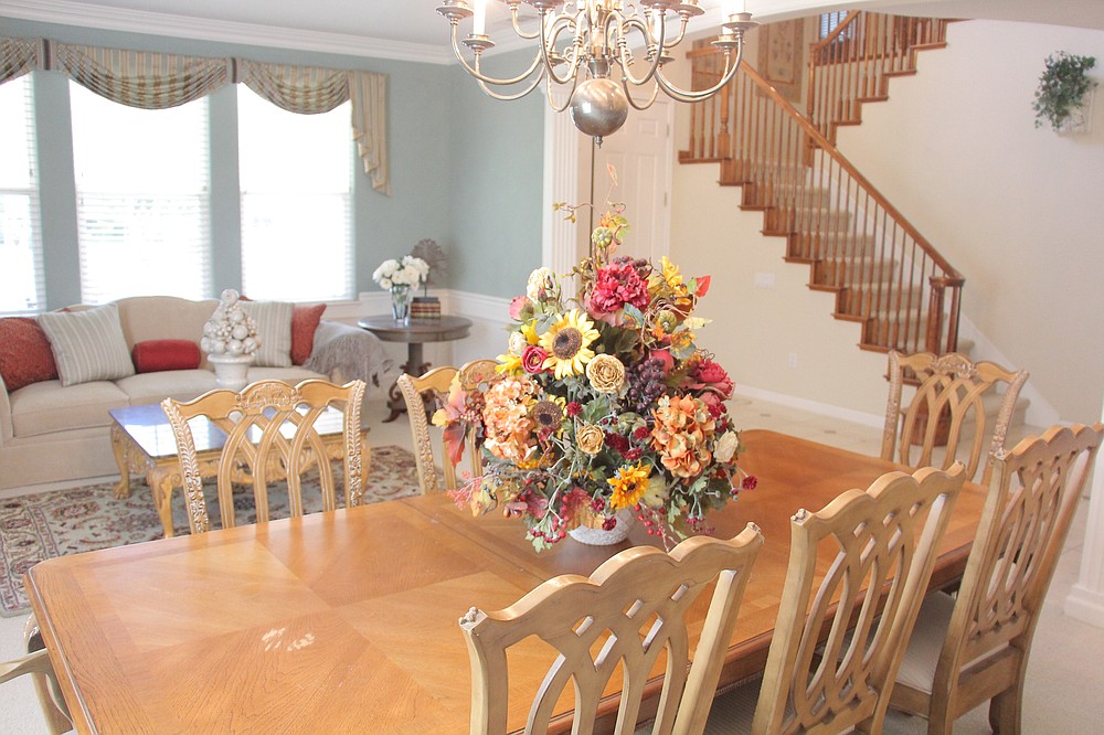 Valance swags are paired with traditional blinds. (Design Recipes via TNS)