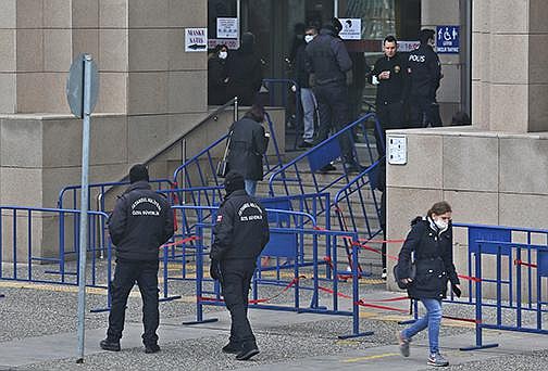 Police officers provide security outside an Istanbul courthouse where Can Dundar, the former editor-in-chief of opposition newspaper Cumhuriyet, was convicted Wednesday.
(AP/Mehmet Guzel)