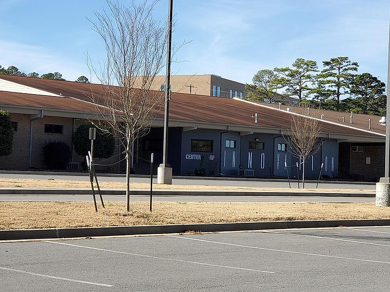 The old Robinson Middle School on Arkansas 10 is to be the headquarters of the Pulaski County Special School District’s new conversion charter school: Driven Virtual Academy.
(Arkansas Democrat-Gazette/Cynthia Howell)