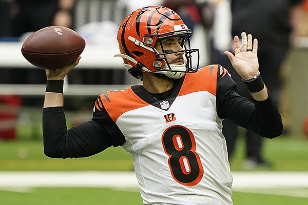 Brandon Allen throws for 371 yards as Bengals win first road game